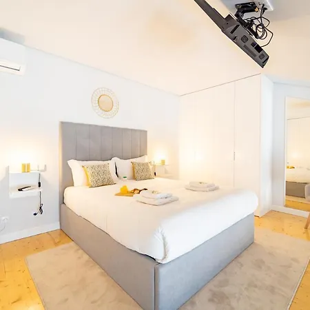 Charming Studio Goncalo Velho By House And People
